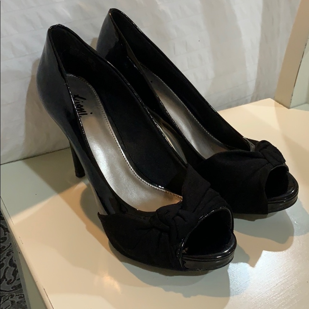 Black peep toe pumps